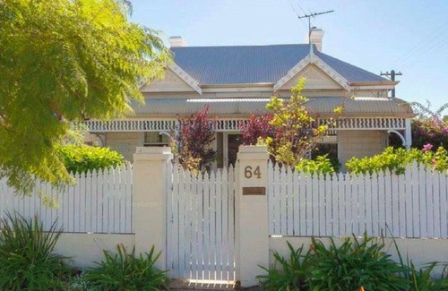 Leederville Cottage | Cottage located in Leederville near shops and restaurants free WIFI