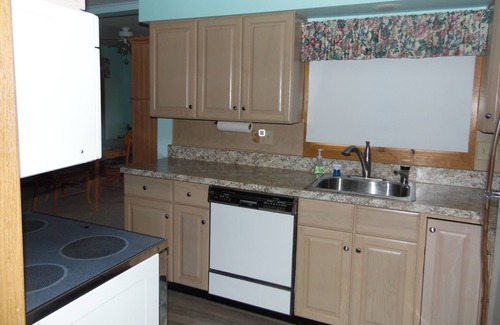 Tawas City House | Cottage located in East Tawas only short distance to Lake Huron! Perfect for Families