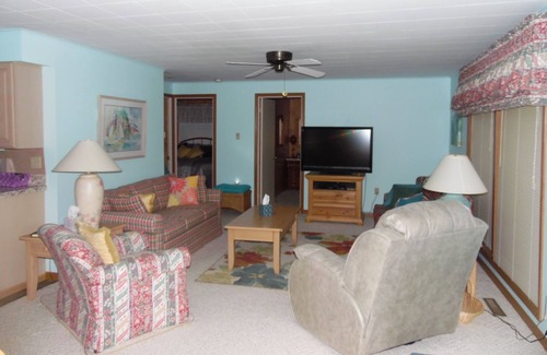 Tawas City House | Cottage located in East Tawas only short distance to Lake Huron! Perfect for Families