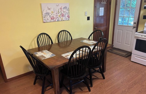 South Bloomingville Cottage | Cottage Near Caves, WiFi, Pool Table, Hot Tub, Grill, Fire Pit, Pet Friendly, TV