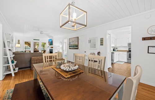 Seabrook Island Cottage | Cottage near beach with amenity cards pets ok
