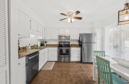 Seabrook Island Cottage | Cottage near beach with amenity cards pets ok