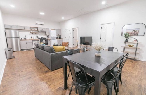 Columbia House | Cottage Near Downtown Columbia!