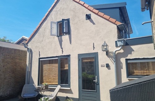 Noordwijk Cottage | Cottage near the beach in the center.*