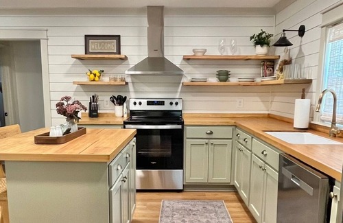 Columbus Cottage | Cottage on 3 acres, just minutes from Golden Triangle Industrial park