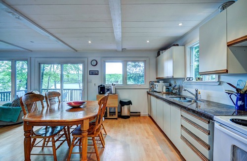 Bracebridge Cottage | Cottage on a Pristine Lake -Enjoy a gentle entry to Lake. Great Family get away