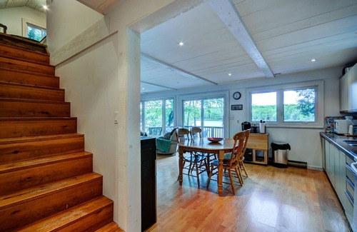 Bracebridge Cottage | Cottage on a Pristine Lake -Enjoy a gentle entry to Lake. Great Family get away