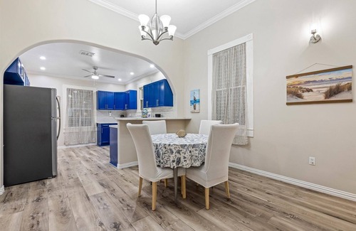 Galveston House | Cottage On Ave O 2 Bedroom Home