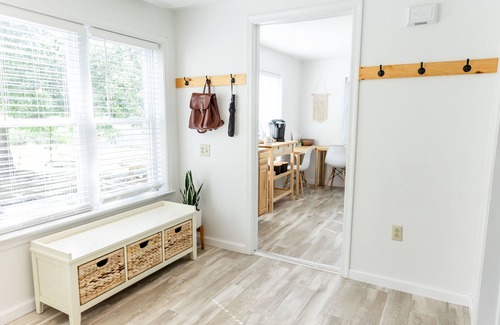 Leola Apartment | Cottage on Center Square/Next To One-Room Amish Schoolhouse