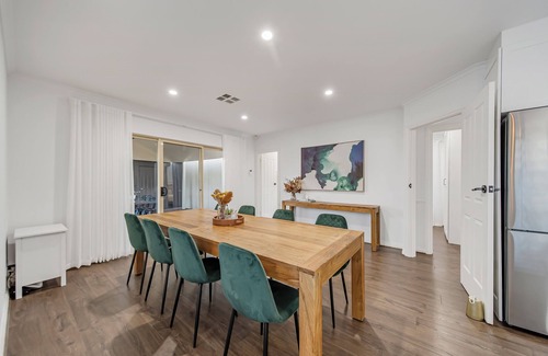 Allenby Gardens House | Cottage on Coombe