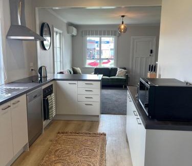 Cambridge House | Cottage on Duke