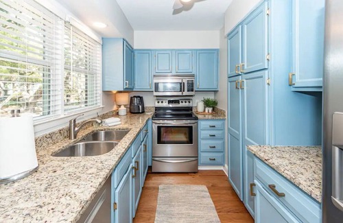 Tarpon Pond Cottage | Cottage on golf course, 5 minutes to beach, sleeps 8.