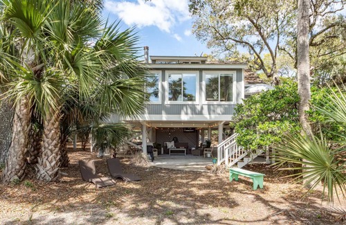 Tarpon Pond Cottage | Cottage on golf course, 5 minutes to beach, sleeps 8.