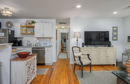 Northwest Quadrant House | Cottage on Greene! Downtown Beaufort several Blocks Away and Parris Island a 10 Minute Drive