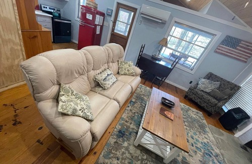 Mountain Rest Cottage | Cottage on Lake Becky