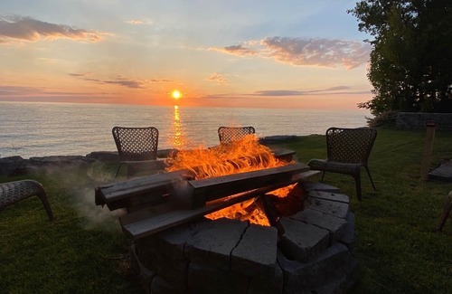 Maple View Cottage | Cottage on Lake Ontario - fishing and fun