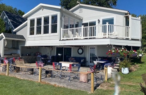 Maple View Cottage | Cottage on Lake Ontario - fishing and fun