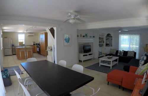 Staniel Cay House | Cottage on Private Beach with Boat Dock.