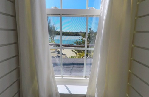 Staniel Cay House | Cottage on Private Beach with Boat Dock.