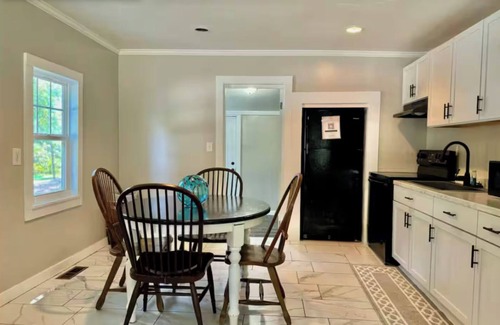Beaufort Cottage | Cottage on Rodgers - Sleeps 4!