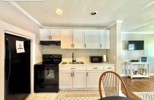 Beaufort Cottage | Cottage on Rodgers - Sleeps 4!