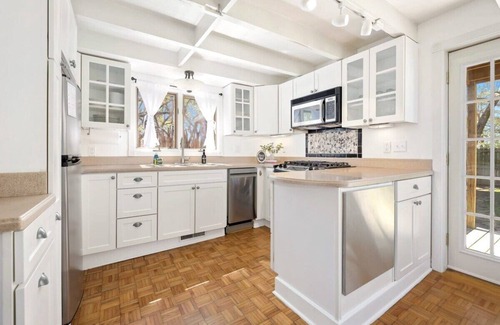 Fayetteville House | Cottage on Rush - Heart of Fayetteville