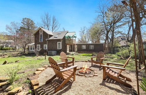 Fayetteville House | Cottage on Rush - Heart of Fayetteville