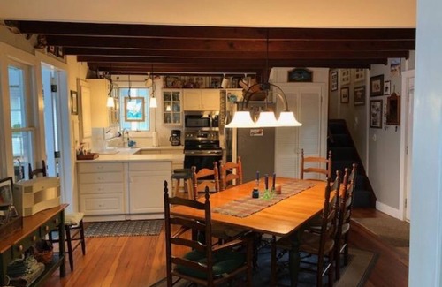 Saratoga Springs Cottage | Cottage on Saratoga Lake within 10 minutes to Race Track and Broadway Avenue