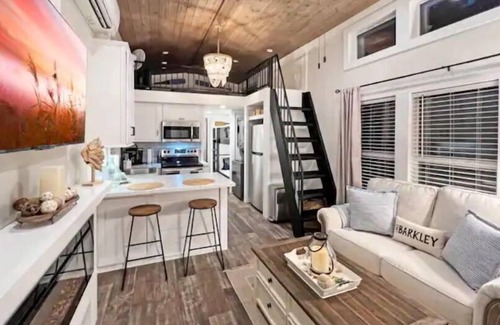 Dover House | Cottage on the Cumberland