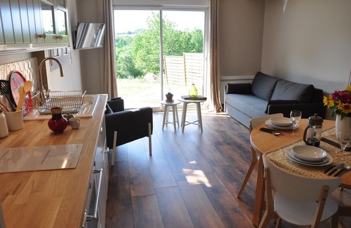 Tabanac House | Cottage on the farm BIO, independent wooden house, on the hillside of the Garonne