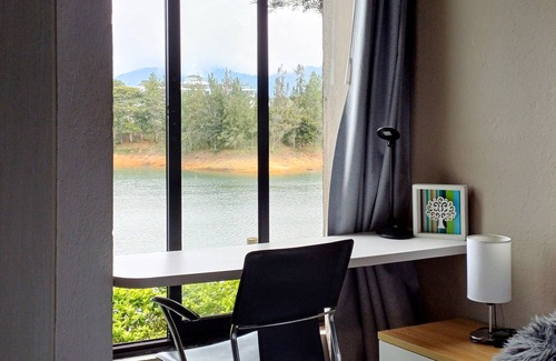 Guatape Cabin | Cottage on the Lake:Private Cabin with Jacuzzi in Guatapé, near Piedra del Peñol