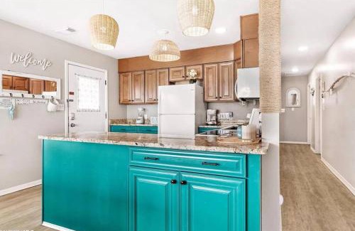 Fort Morgan House | Cottage on the Shore! Discounts: 30%/wk 40%/month!