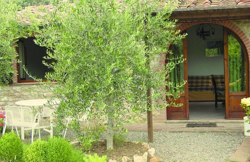 San Macario In Monte Villa | Cottage on Tuscan Agriturismo close to a village