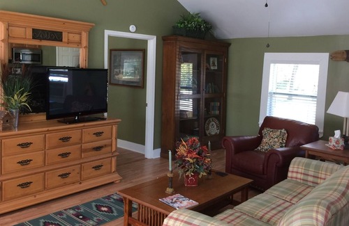 Lexington Cottage | Cottage on working Thoroughbred Horse Farm on Kentucky's Horse Parkway