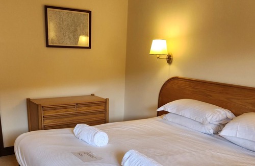 Backbarrow Cottage | Cottage-Private Bathroom-River view-Sleeps 6