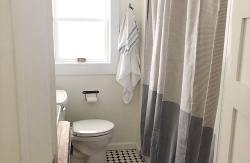 Benton Harbor House | Cottage Retreat - Minutes to Beaches, Harbor Shores Golf, and Downtown St. Joe
