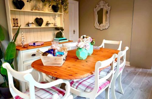Irstead House | Cottage - Sleep 4 Pet Friendly & Enclosed Garden