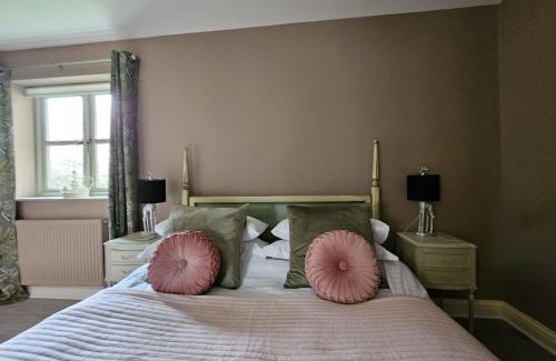 Irstead House | Cottage - Sleep 4 Pet Friendly & Enclosed Garden