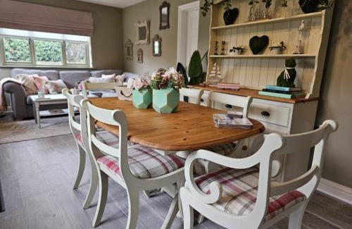 Irstead House | Cottage - Sleep 4 Pet Friendly & Enclosed Garden