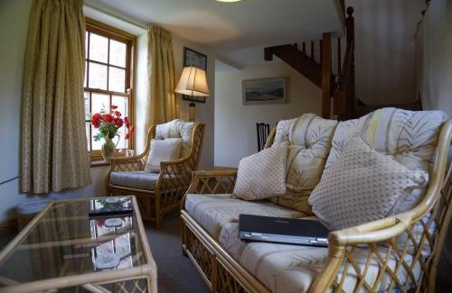 Crawcrook House | Cottage - Sleeps 2 - Garden - Parking