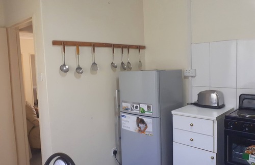 Harare House | Cottage - Sleeps 4, Pool & Private Parking