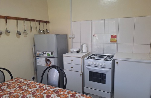 Harare House | Cottage - Sleeps 4, Pool & Private Parking
