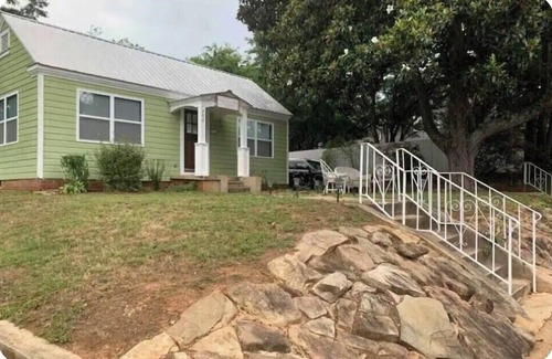 Fort Payne House | Cottage Studio #1