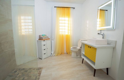 The Valley Apartment | Cottage Sunset – Charming Cozy Space, 5 Minutes to Shoal Bay Beach