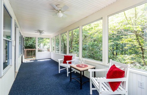 Front Royal House | Cottage w 2 Private Lakes & River Access, Fire Pit