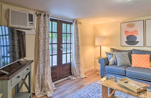Gulfport Cottage | Cottage w/ Fire Pit ~ 3 Mi to St Pete Beach!