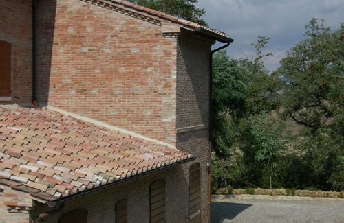 Chiusi Villa | Cottage With Pool in the Countryside Between Woods and Olive Groves