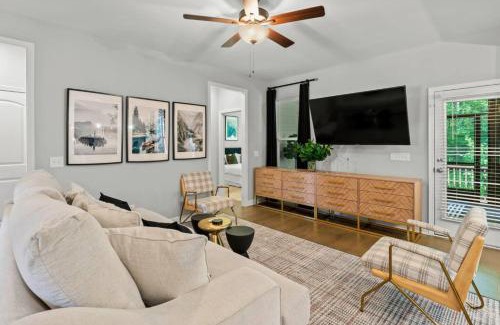 Tullahoma House | Cottage with 3 King Beds, 3 min to Marina, Fire Pit
