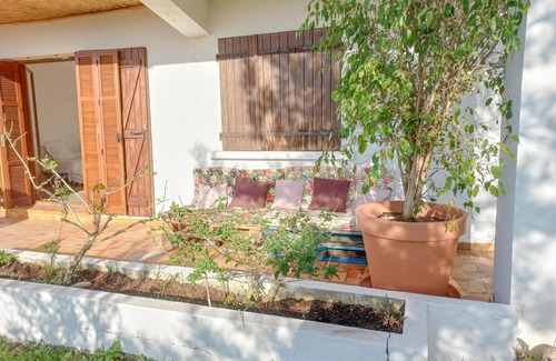 Casaglione House | Cottage with a large garden and beautiful views
