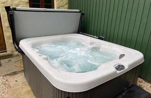 Haverfordwest House | Cottage With Hot Tub in Pembrokeshire